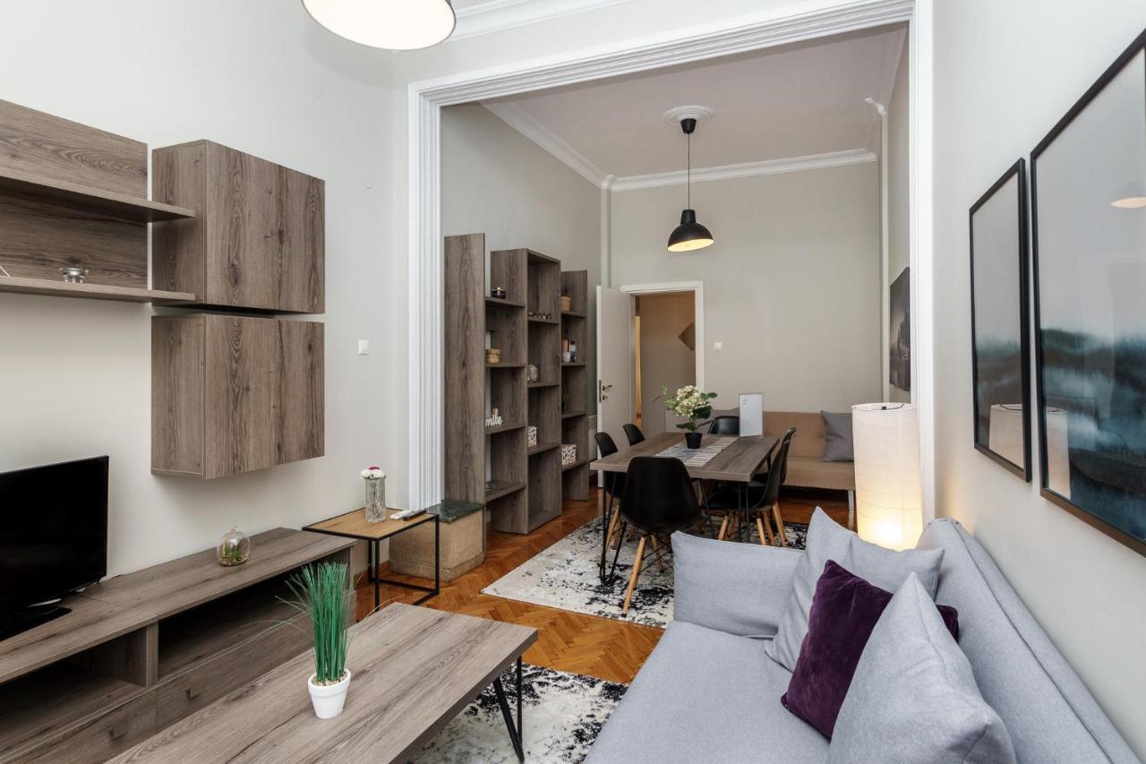 C.4 Red Rose #colony_central_apartment * Θεσσαλονίκη